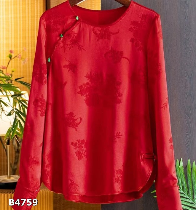 Blusa roja manga larga con rosas