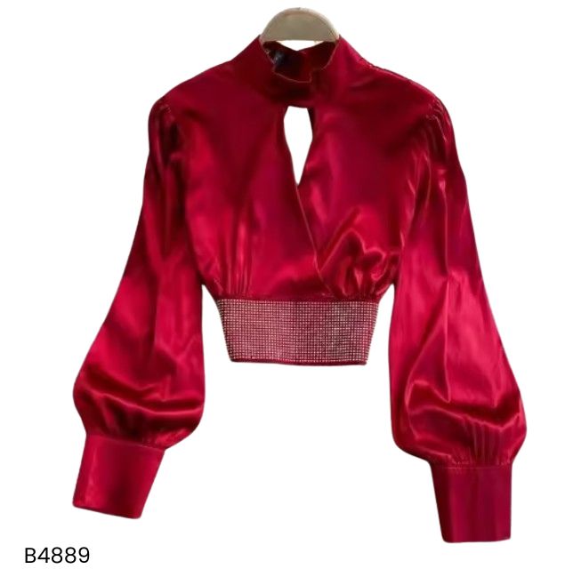 Top azul o rojo con pedrería