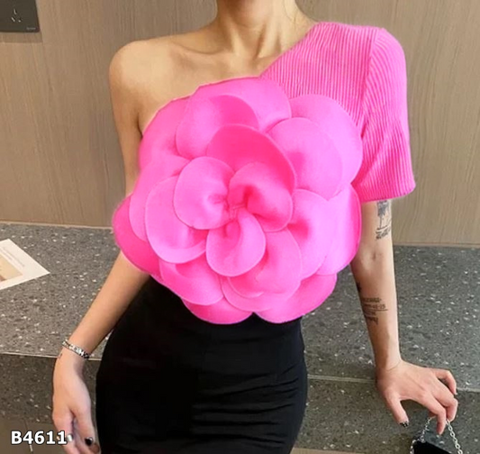 Blusa roja o rosa claro con flor