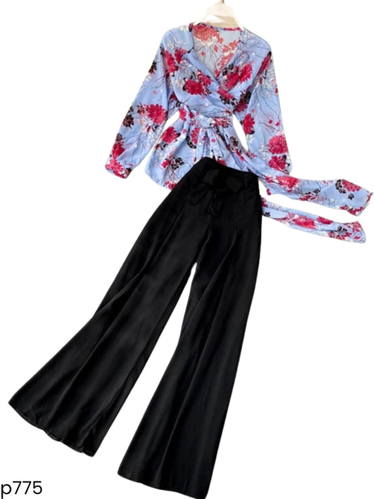 Set pantalón negro y blusa floreada