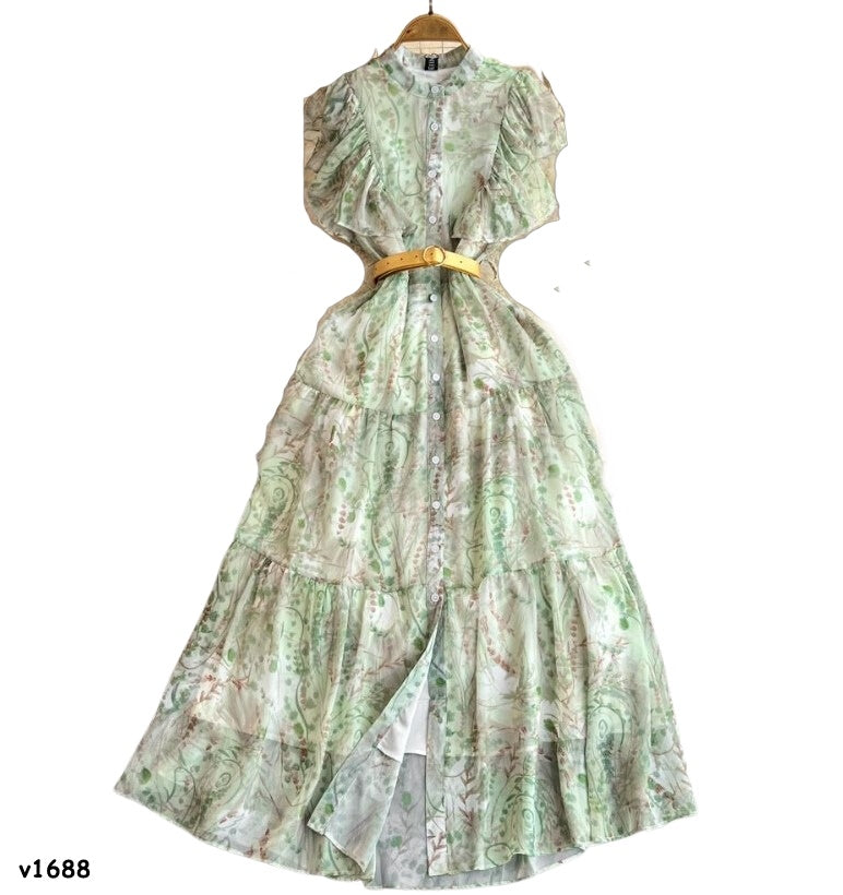 Vestido verde floreado con faja dorada