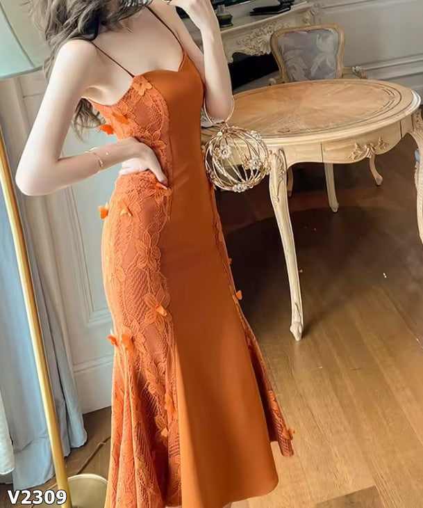 Vestido de tirantes color zapote con mariposas