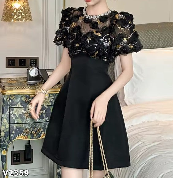 Vestido negro con dorado y pedrería