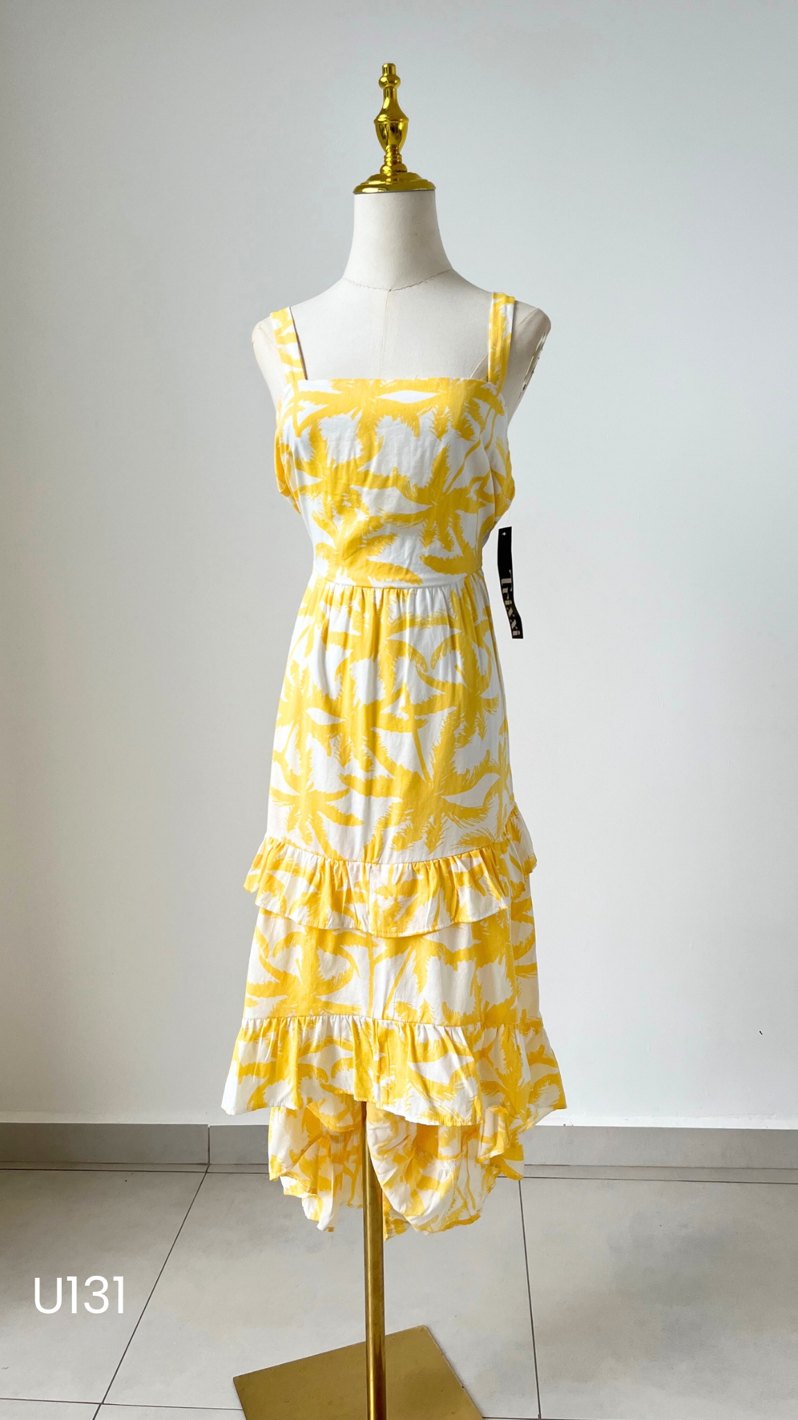 Vestido veraniego amarillo con blanco estampado