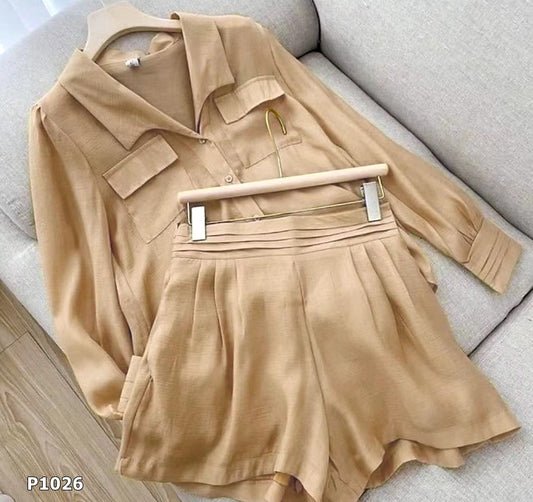 Set beige short con blusa manga larga