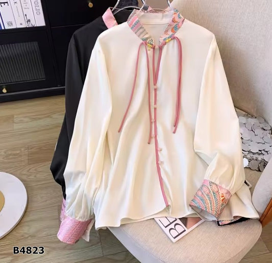 Blusa beige con bordado rosa manga larga