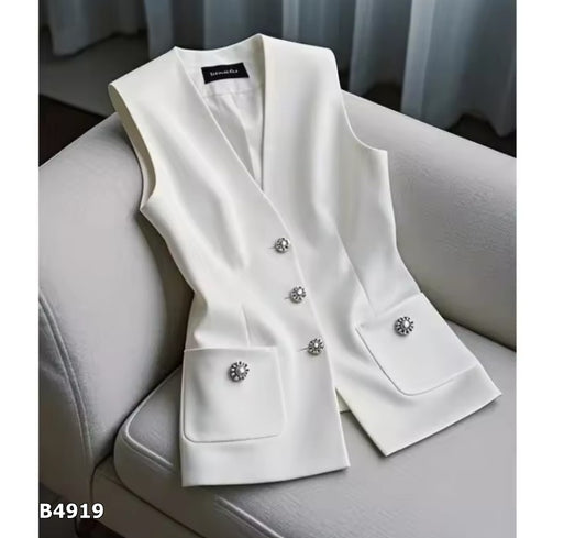 Blusa tipo chaleco blanco con botones plateados
