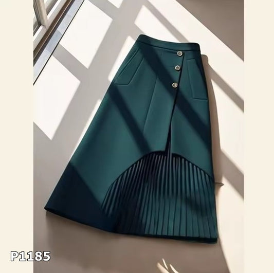 Falda verde midi paletoneada