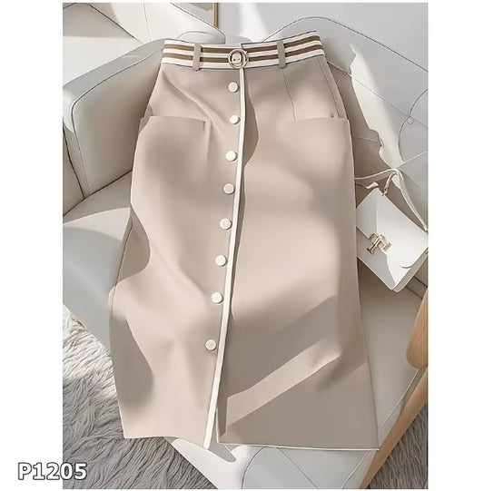 Falda beige con botones blancos formal