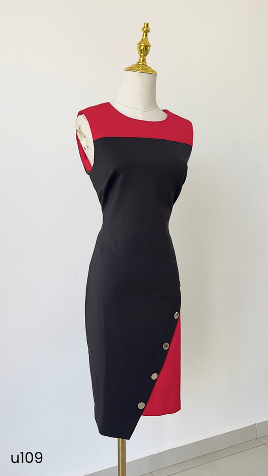 Vestido formal negro con rojo y botones dorados