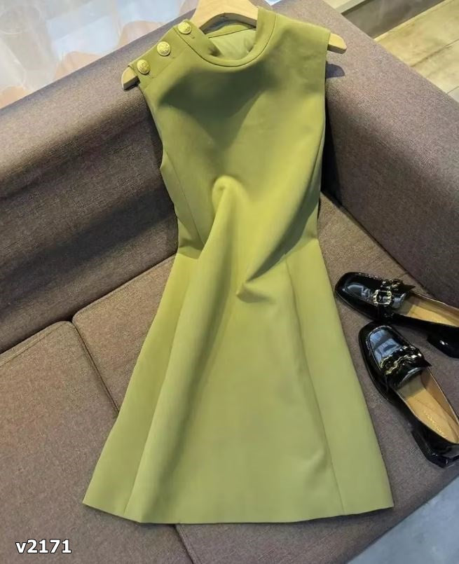 Vestido desmangado verde o negro con botones dorados