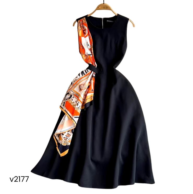 Vestido negro desmangado con detalle en naranja