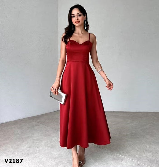 Vestido rojo satinado de tirantes