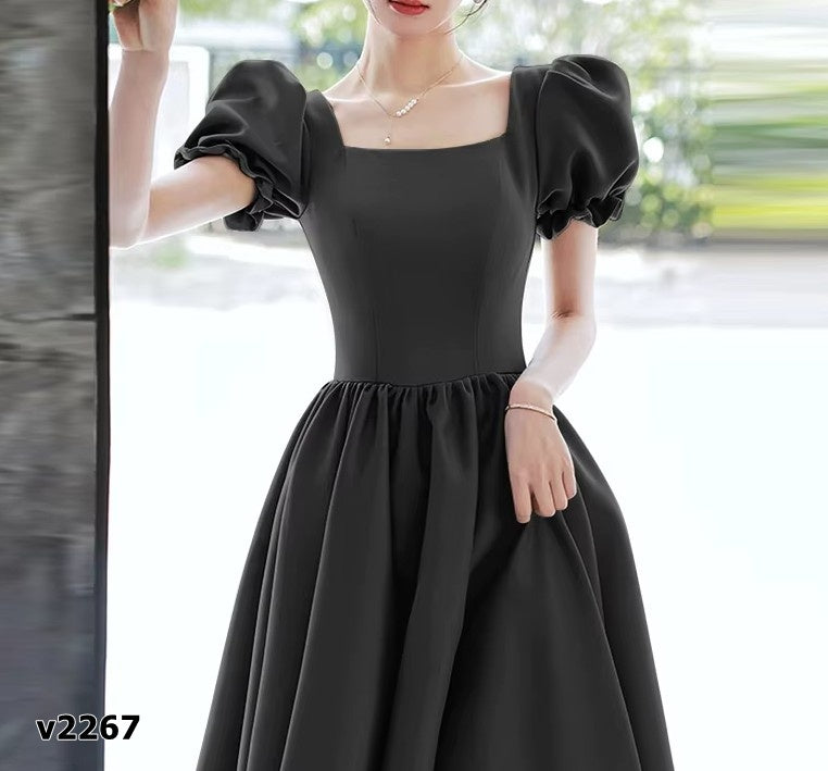 Vestido midi negro mangas puff